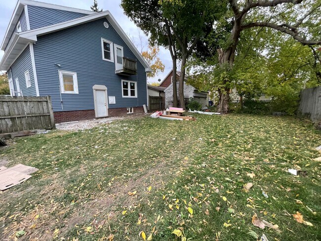 backyard - 1016 English St