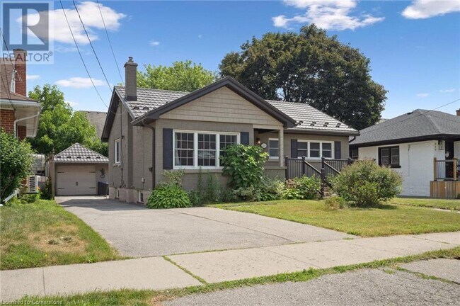 Building Photo - 249 Blucher St