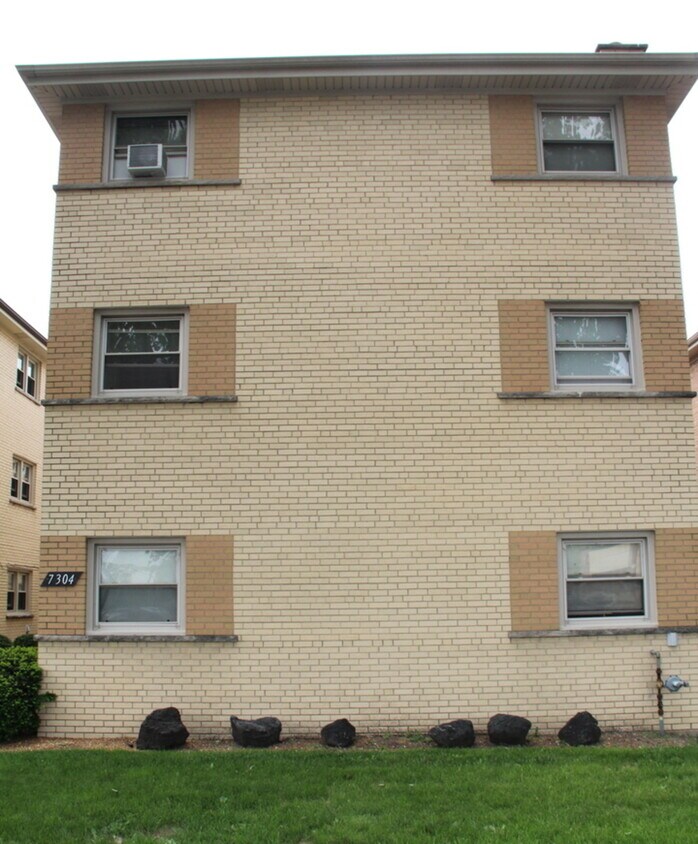 Foto principal - 7304 N Harlem Ave