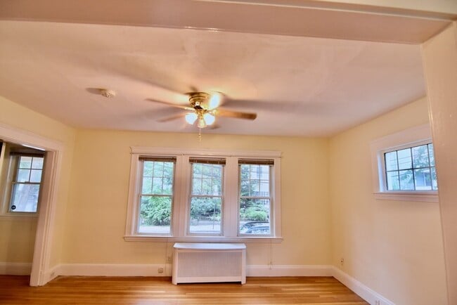Building Photo - 9 Castlerock St