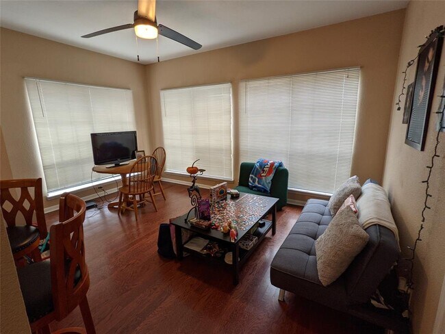 Foto del edificio - 712 W 21st St