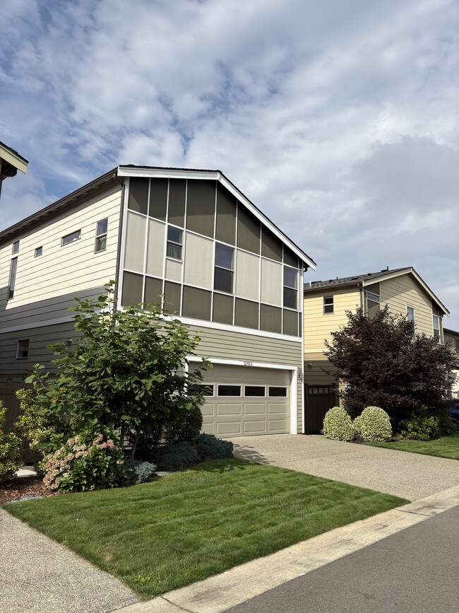 Building Photo - 32953 Skyline Ln