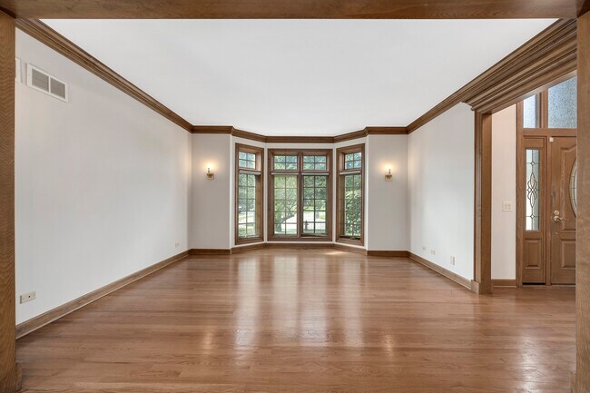 Foto del edificio - 19W124 Woodcreek Pl