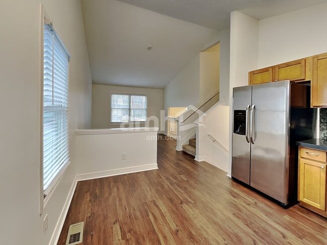 Building Photo - 2083 Shetland St