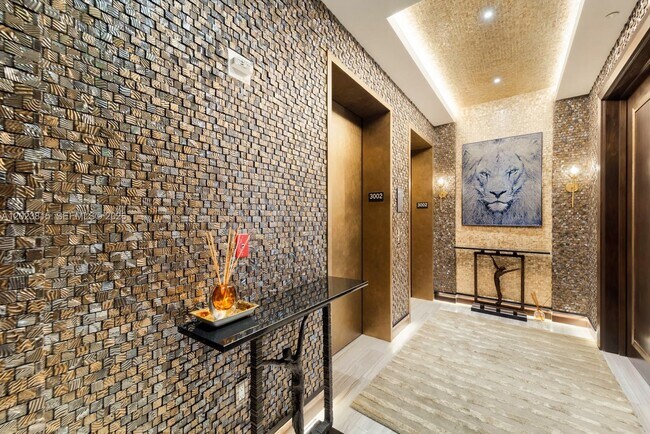 Foto del edificio - 17749 Collins Ave