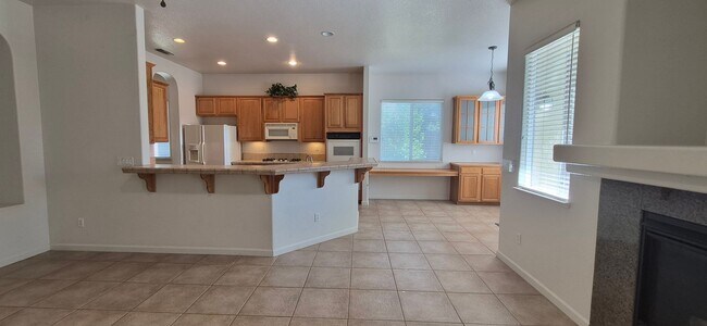 Foto del edificio - 1085 Crystal Springs Dr