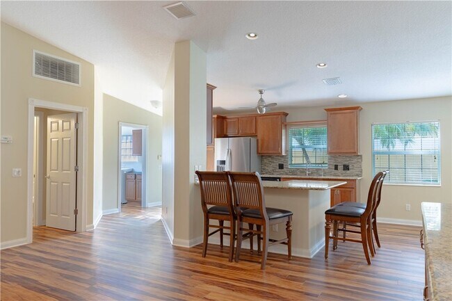 Foto del edificio - 5009 Corsica Square