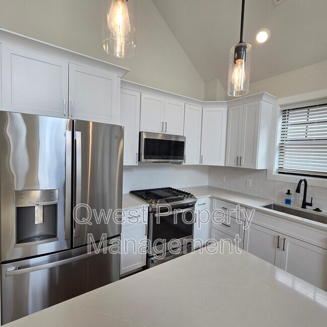 Foto del edificio - 629 Fairview Ave NE