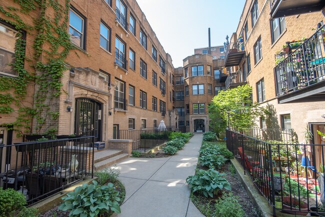 Building Photo - 1231 W Greenleaf Ave