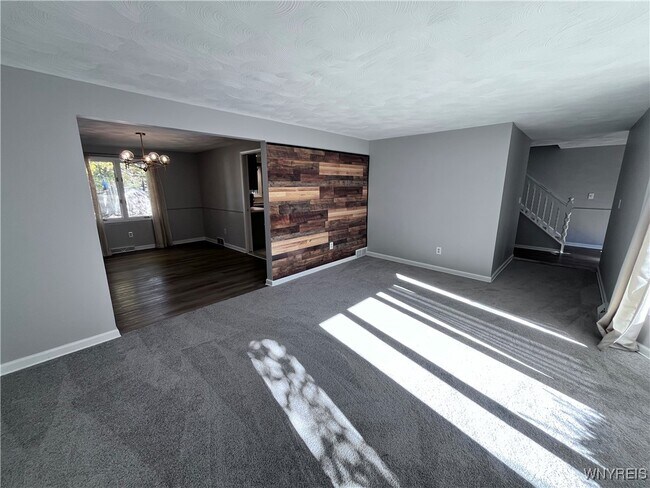 Foto del edificio - 306 Randwood Dr