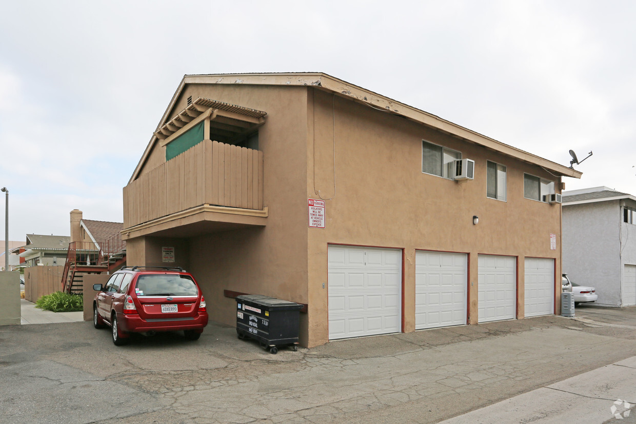 Building Photo - 7282 La Mancha Cir