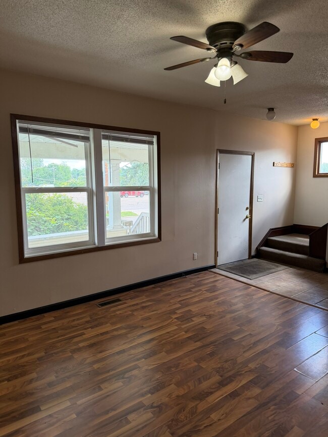 Building Photo - 216 2nd Ave