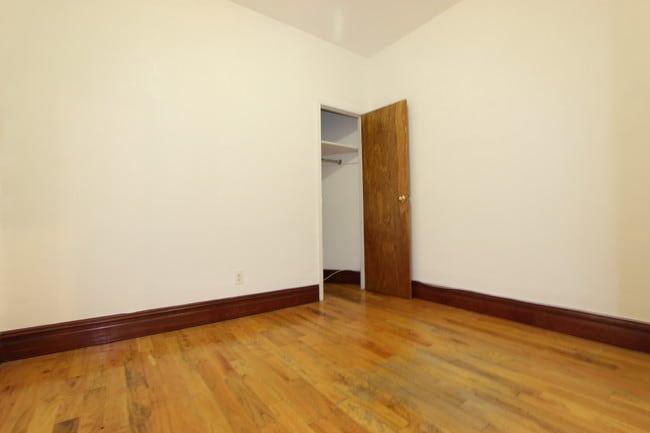 Building Photo - 142 W 109th St
