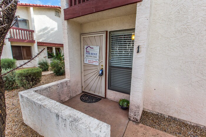 Primary Photo - 2841 E Beck Ln