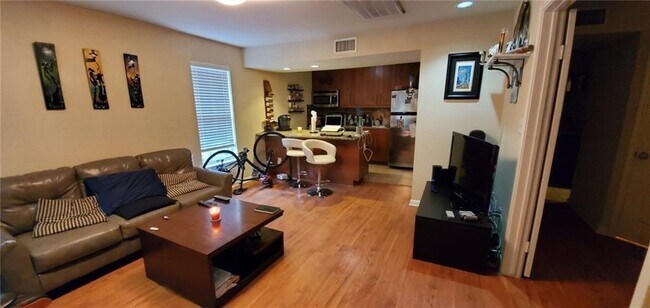 Foto del edificio - 7685 Northcross Dr