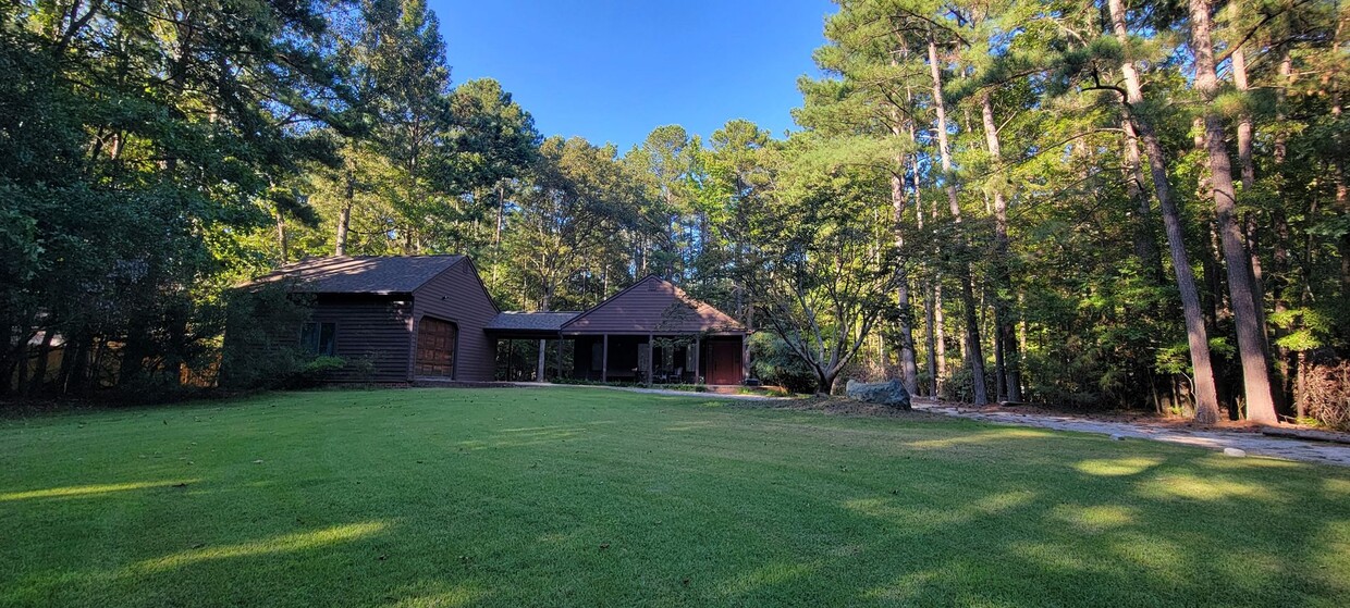 Foto principal - Remodeled secluded wooded oasis off of Qua...