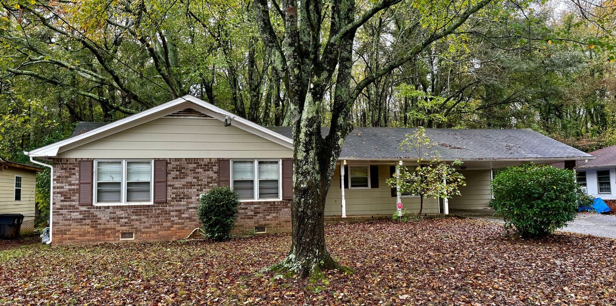 Primary Photo - 3 Bed/2 Bath Brick Ranch in Quiet Neighbor...