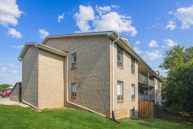 Photo du bâtiment - Tycourt Apartments and Townhomes