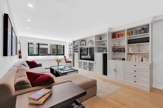 Building Photo - 3 bedroom in New York NY 10003