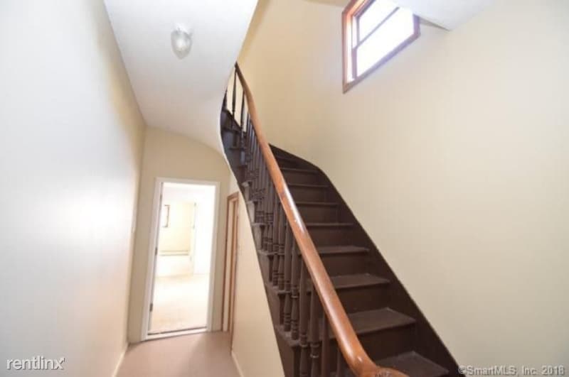 Primary Photo - 3 br, 2 bath Apartment - 146 crown,