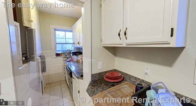 Building Photo - 10 Evergreen Ave