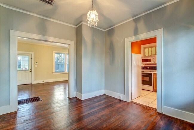 Foto del edificio - Beautiful Single Family house near downtow...
