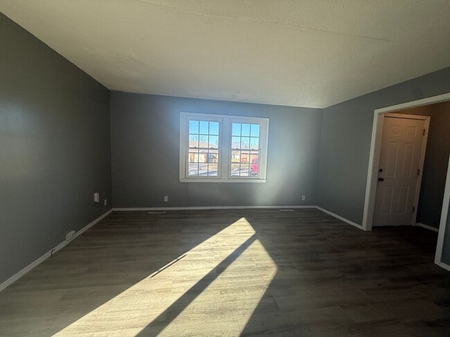 Building Photo - Super Cute 2 bed 1 bath Duplex