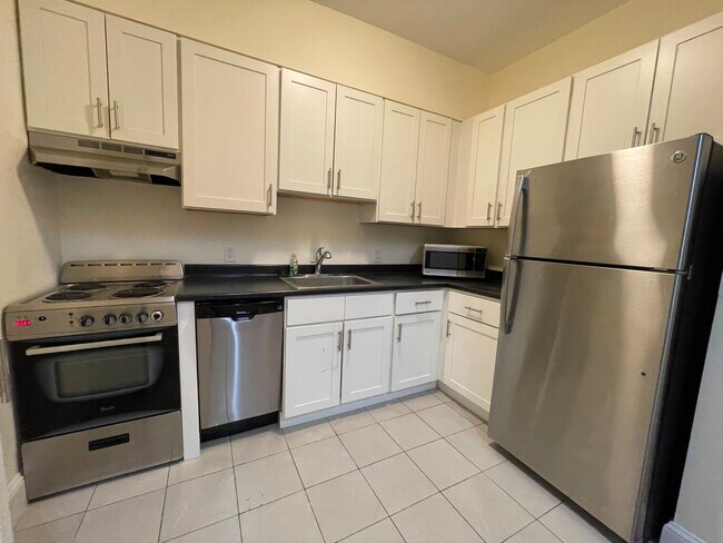 Foto del edificio - 181 Winthrop Rd