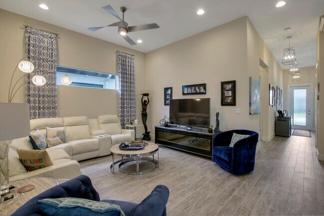 Foto del edificio - 8027 Hobbes Wy