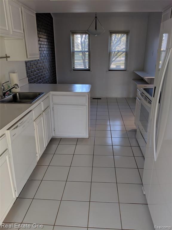 Building Photo - 2975 Moon Lake Dr
