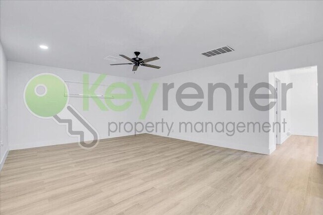 Foto del edificio - 395 Auburn Ravine Rd