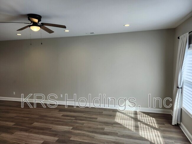 Building Photo - 616 Zephyr Dr