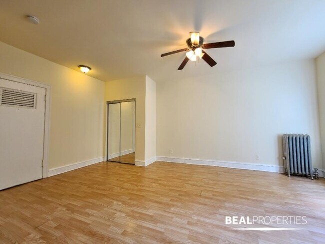 Foto del edificio - 0 bedroom in CHICAGO IL 60625