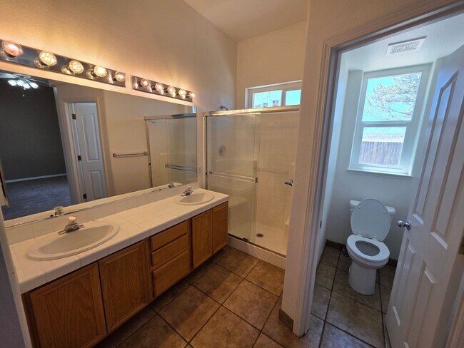 Foto del edificio - Fully Furnished