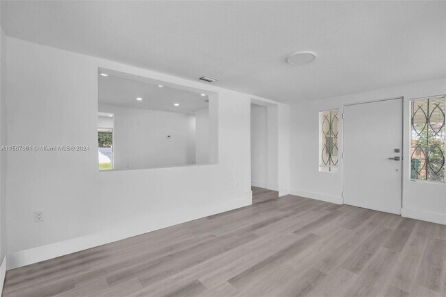 Foto del edificio - 3335 NW 19th St