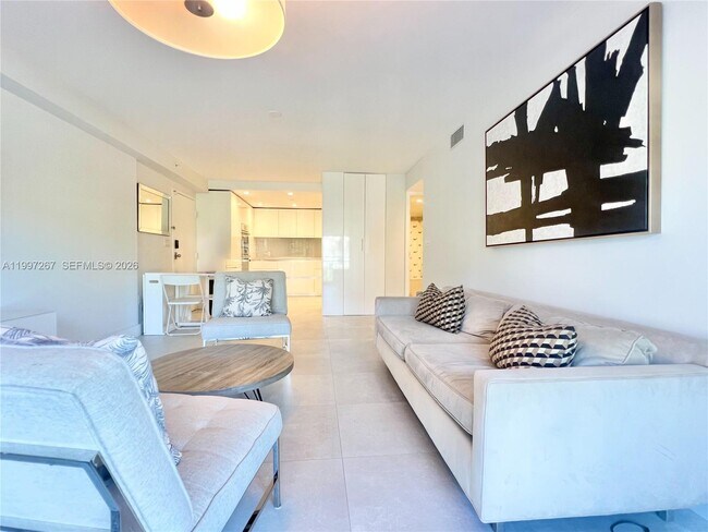 Foto del edificio - 7832 Collins Ave