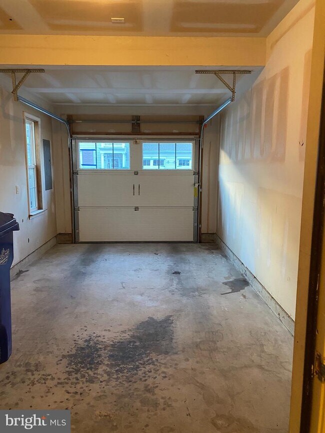 Building Photo - 122 Sandridge Ct