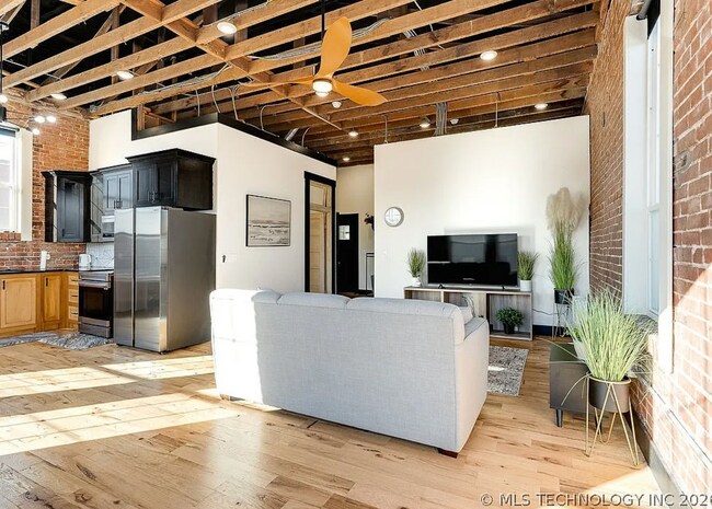 Foto del edificio - 118 E Main St