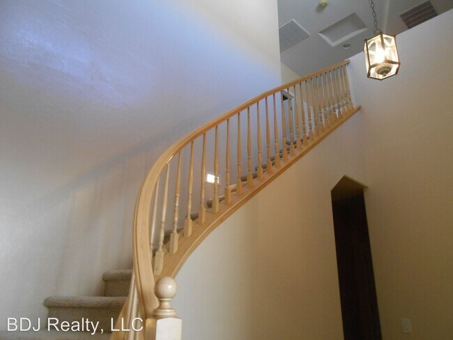Building Photo - 5 br, 3.5 bath House - 2285 MANOSQUE LANE