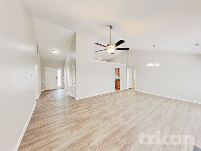 Foto del edificio - 614 Walnut Crossing Dr