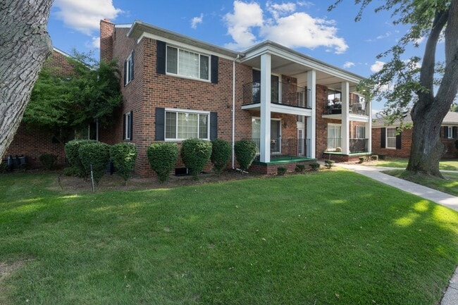 Building Photo - 25307 Shiawassee Cir