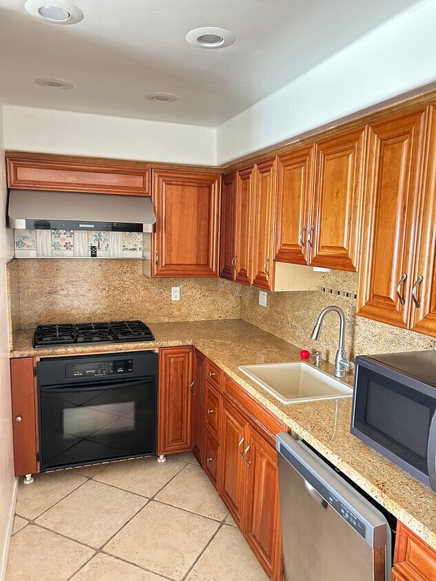 Foto del edificio - Beautiful Ocean Front Condo