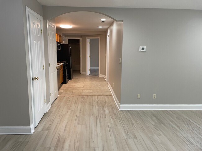 Ample Closets - 1912 W 3rd St