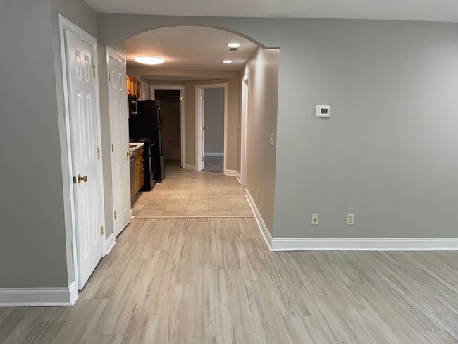 Amplios armarios - 1912 W 3rd St