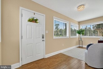 Building Photo - 426 Main St