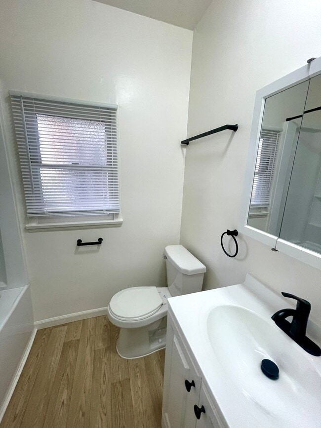 Foto del edificio - Charming Studio Near LACMA, The Grove & Melrose-Fairfax! MOVE IN READY!