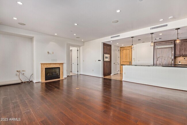 Foto del edificio - 7181 E Camelback Rd