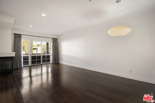 Foto del edificio - 851 N San Vicente Blvd