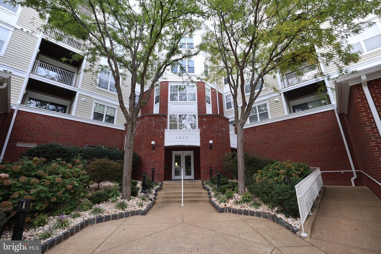 1625 International Dr Unit 408, McLean, VA 22102 Condo for Rent in