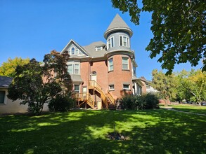 Building Photo - 1704 2nd St
